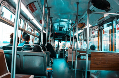 Abbonamento Tper gratuito alle persone senza dimora, al via nella nuova convenzione Comune-Tper