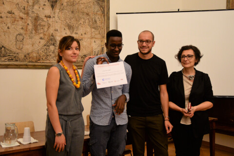 Cerimonia di consegna degli attestati ai partecipanti del laboratorio Migrantour "Corridoi in città"