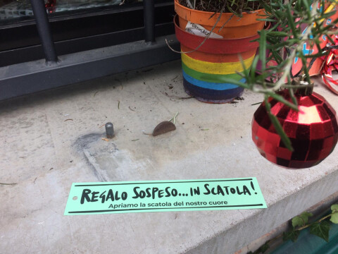 Regalo sospeso… In scatola: l’iniziativa bolognese per donare pacchi regalo ai più fragili